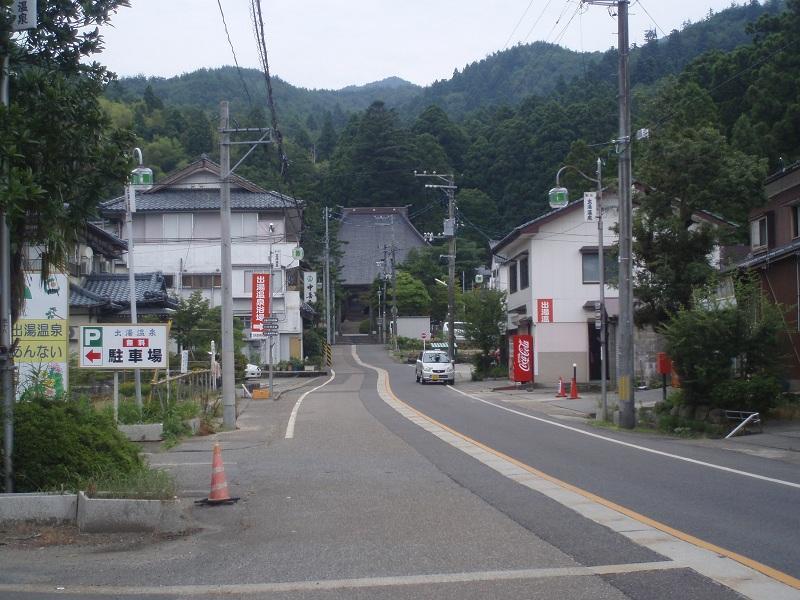 ぬる湯がドバドバ掛け流し 出湯温泉 華報寺共同浴場 新潟つれづれ日記